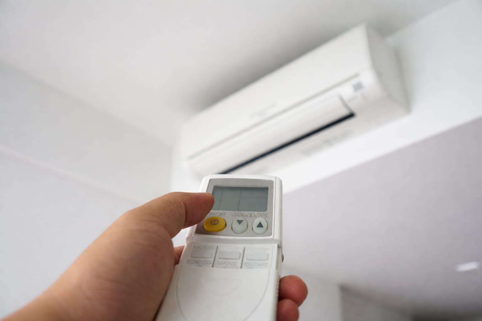 Factura la energie poate crește cu peste 350 de lei în august din cauza aerului condiționat