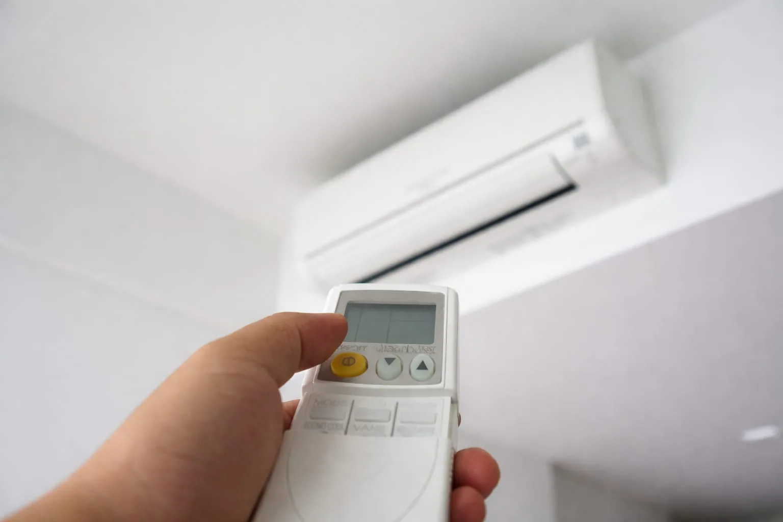 Factura la energie poate crește cu peste 350 de lei în august din cauza aerului condiționat