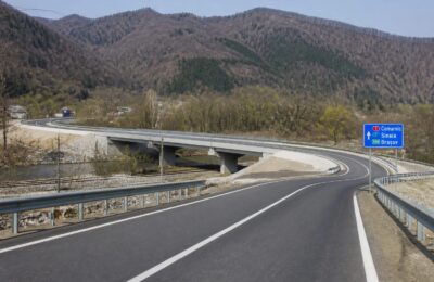 Asfaltarea centurii Comarnic s-a încheiat. Noul drum de 6 km va putea fi parcurs în 4 minute