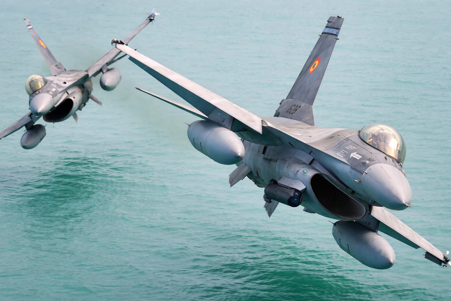 Două avioane F-16 au fost ridicate de la sol după ce o țintă aeriană a survolat județul Tulcea