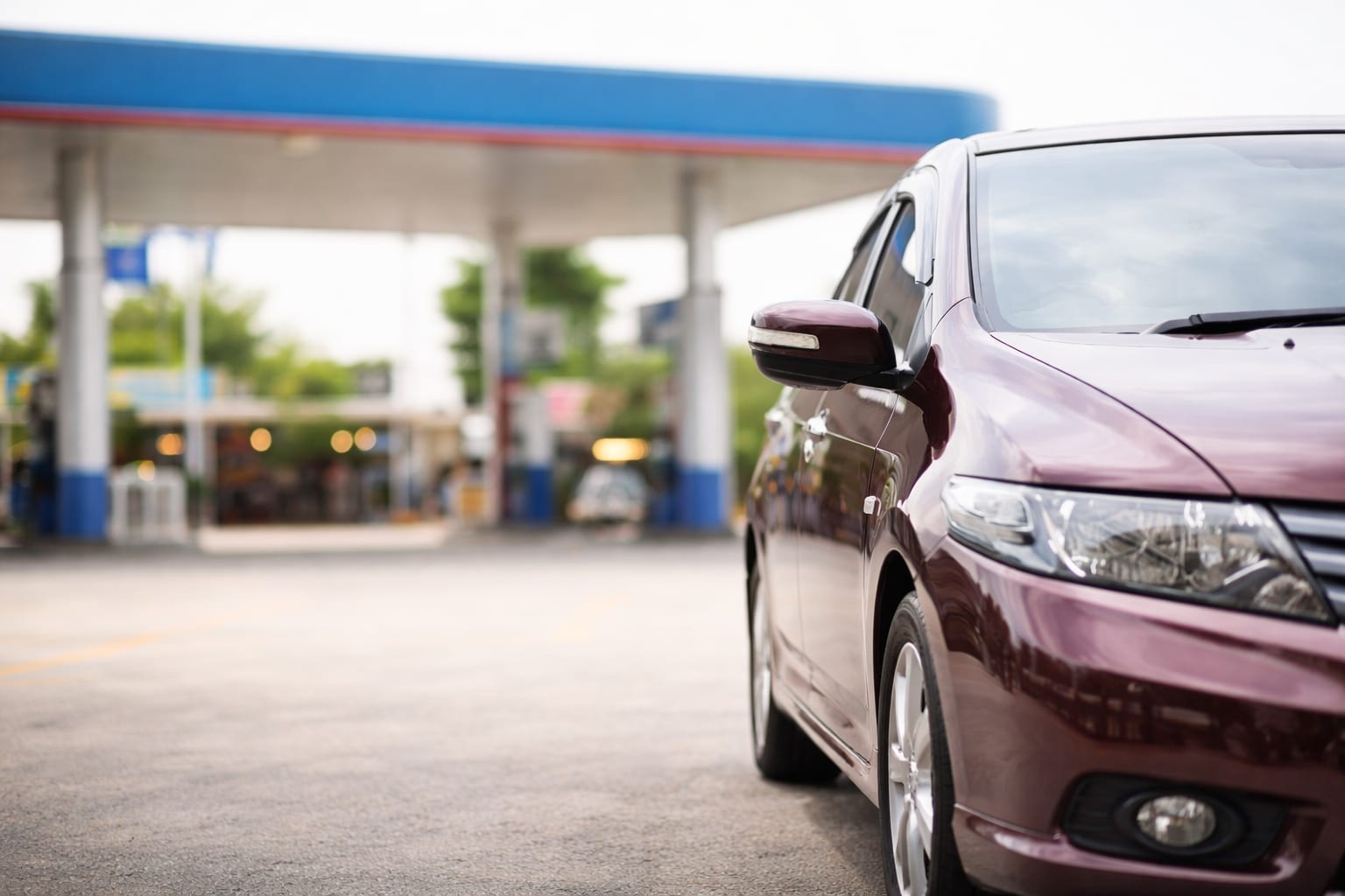 Prețurile la carburanți, reglementate mai strict. Adaosurile comerciale vor fi plafonate până în 2026