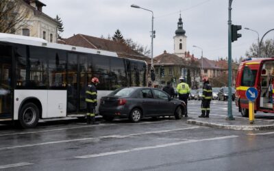 Femeie rănită într-un autobuz care a frânat pentru a evita o coliziune în Sibiu