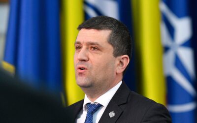 Radu Miruță critică lucrările de pe Valea Oltului după ce a rămas într-o coadă de mașini