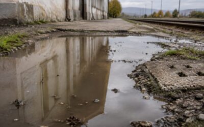 CFR suspendă intervenția la canalizarea Gării Turnișor din lipsă de fonduri. Cel puțin cinci familii rămân lângă dejecții