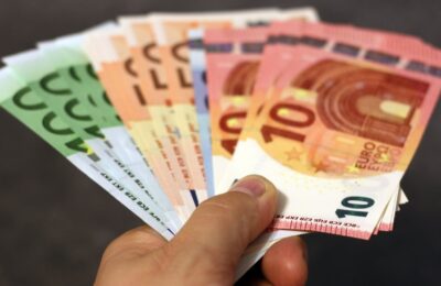 Cum afectează euro de 5,35 lei chiriile, cumpărăturile și firmele din Sibiu