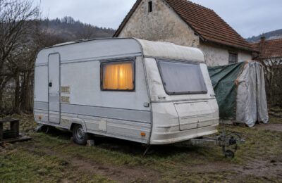 O familie din Brădeni a primit adăpost încălzit după apelul profesoarei copiilor