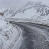 Zăpadă pe drumul spre Bâlea Lac